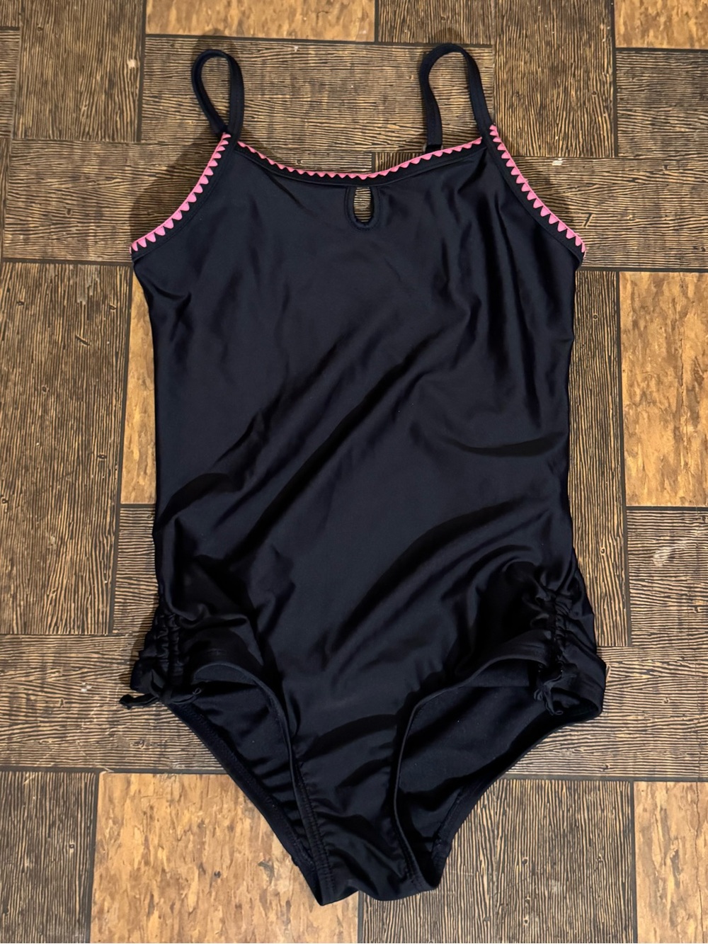 Old Navy Nautica Swimsuit Adidas Samba Nike Dunk Jordan 1 Retro New Balance 9060